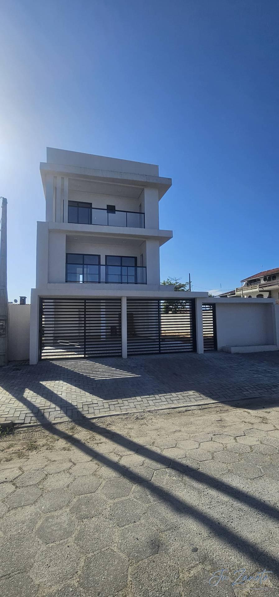 Casa à venda com 3 quartos, 325m² - Foto 1