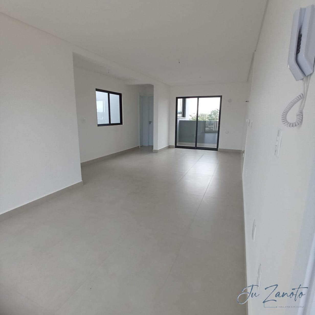 Apartamento à venda com 2 quartos, 68m² - Foto 4