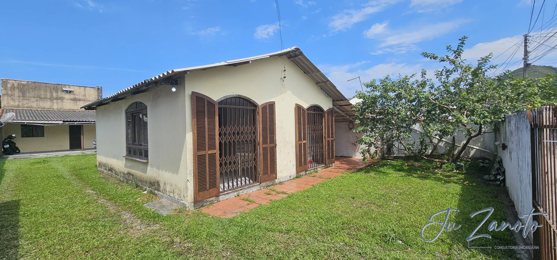 Casa à venda com 3 quartos, 120m² - Foto 2