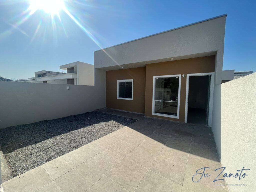 Casa à venda com 3 quartos, 55m² - Foto 2