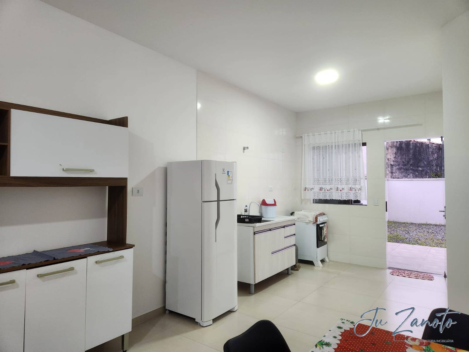 Casa à venda com 3 quartos, 96m² - Foto 4