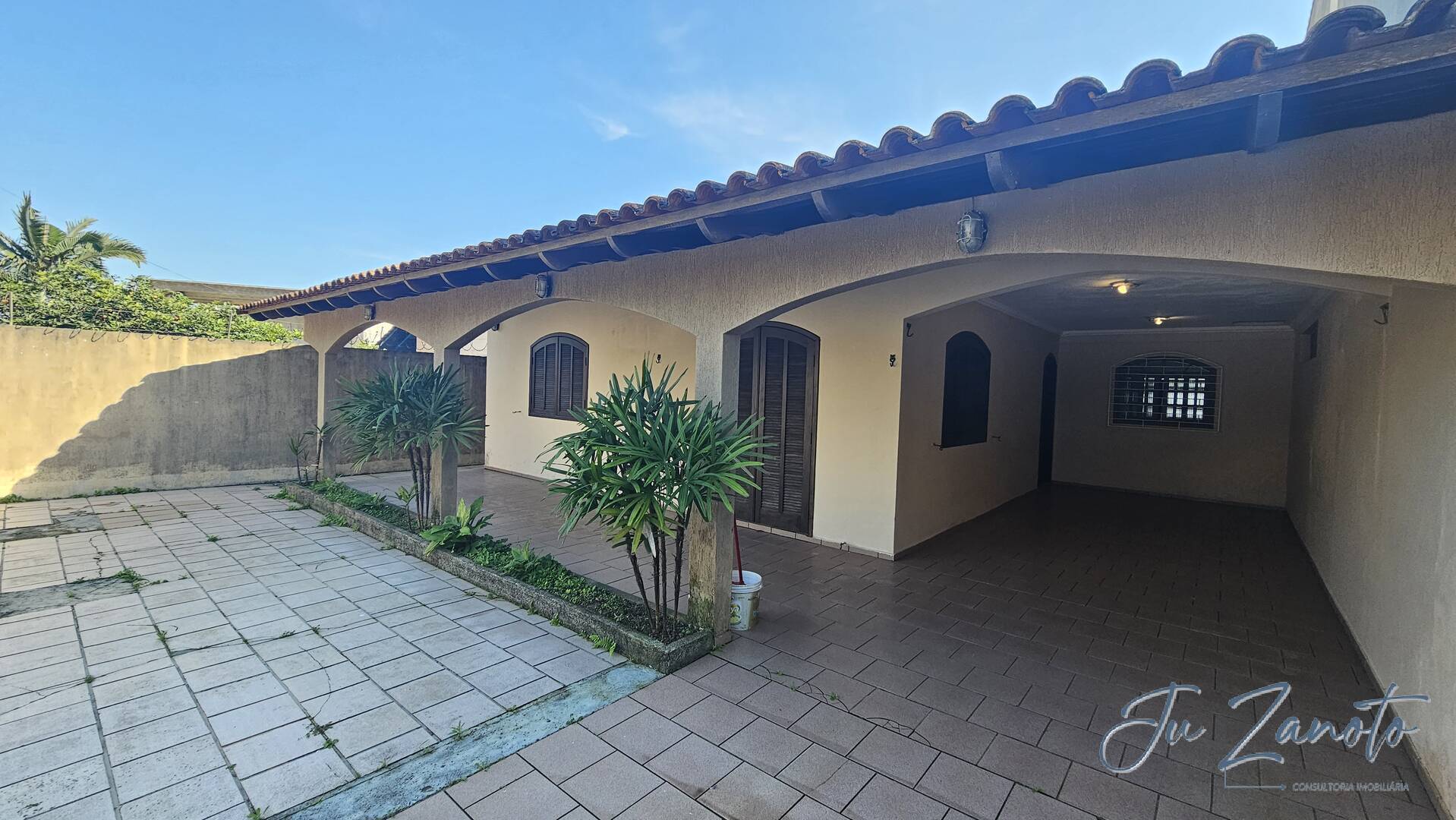 Casa à venda com 3 quartos, 300m² - Foto 1