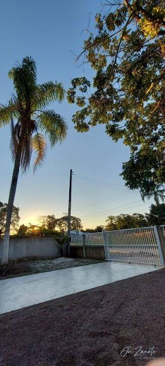 Casa à venda com 2 quartos, 100m² - Foto 2