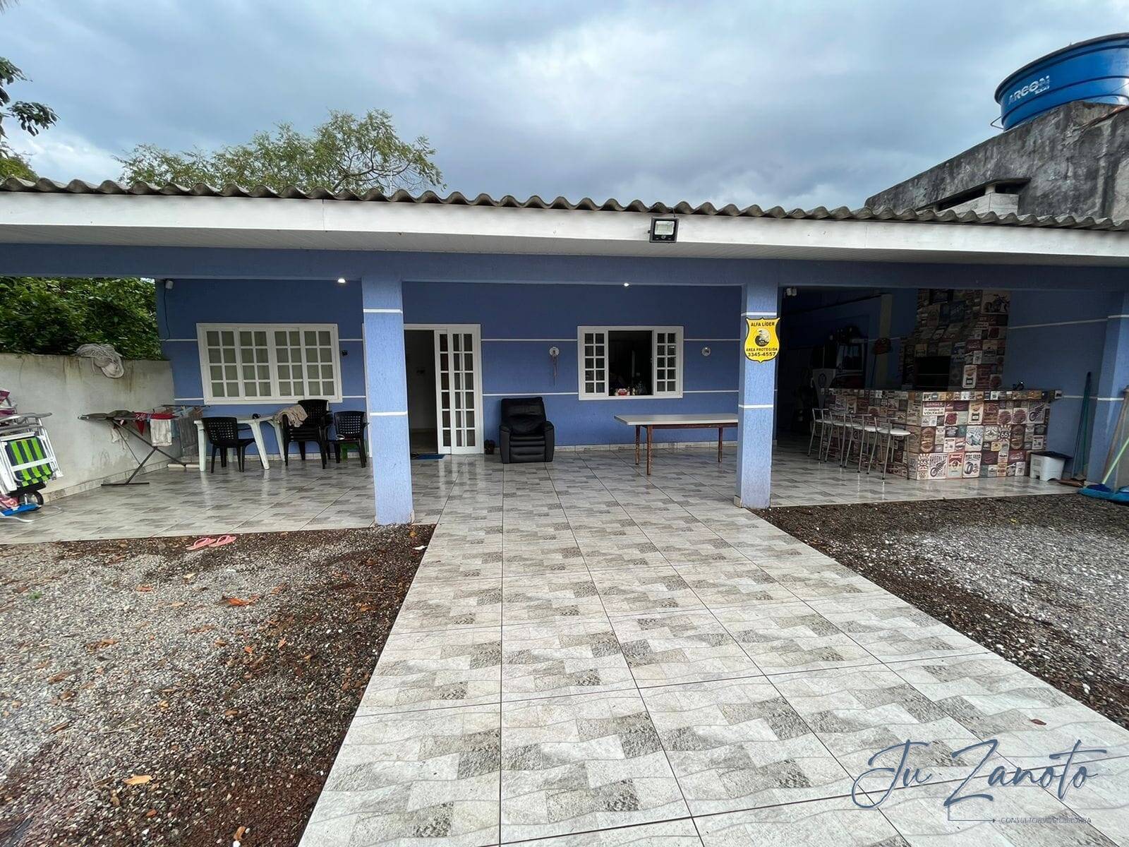 Casa à venda com 2 quartos, 100m² - Foto 1