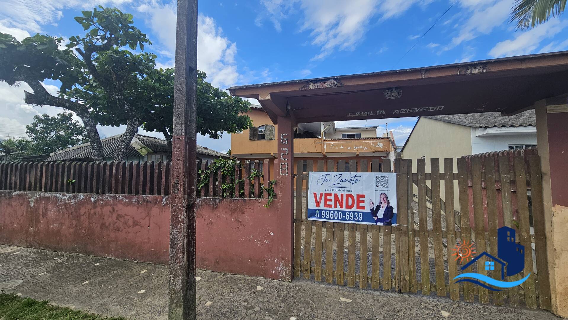 Sobrado à venda com 8 quartos, 360m² - Foto 1