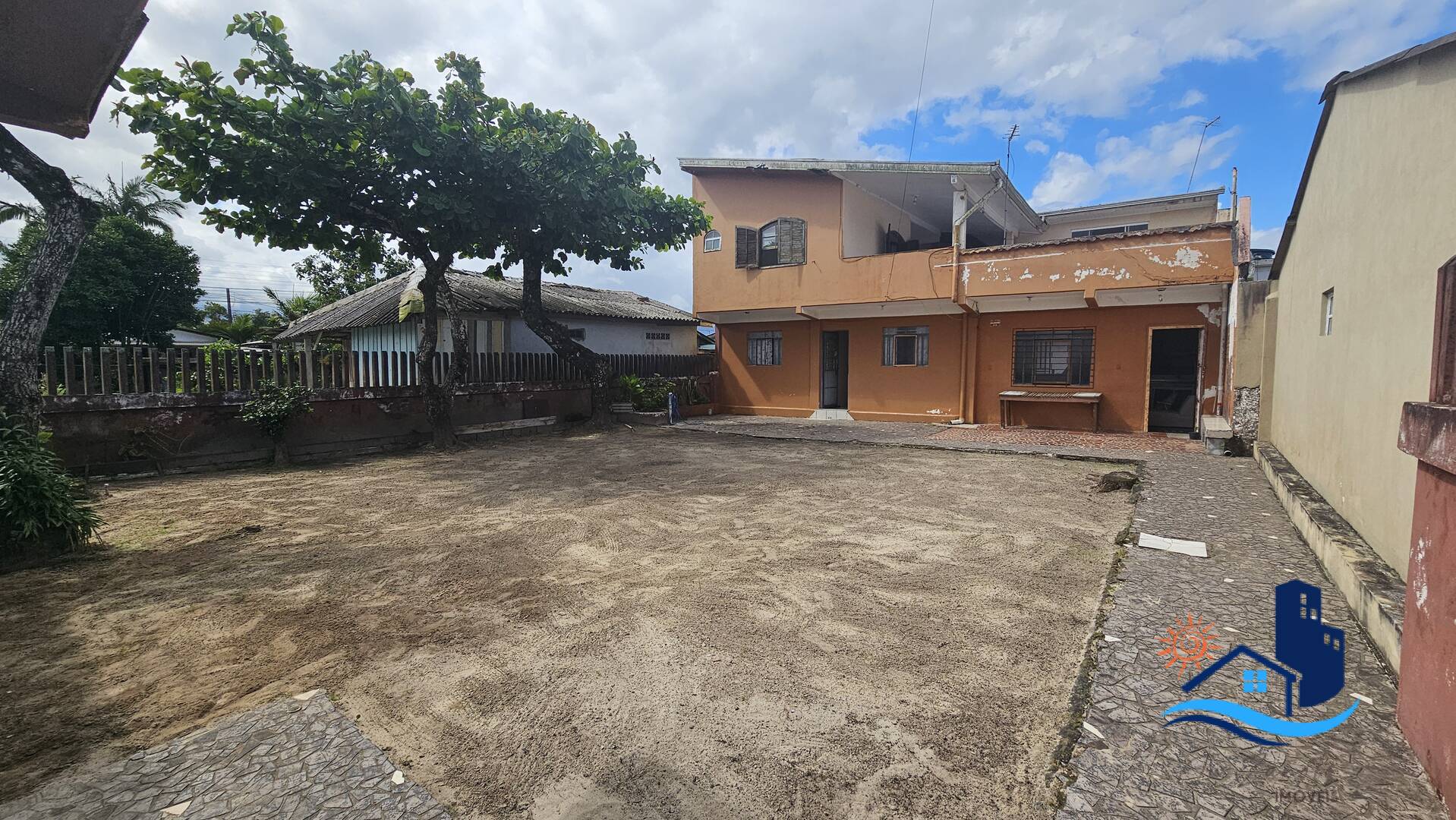 Sobrado à venda com 8 quartos, 360m² - Foto 3