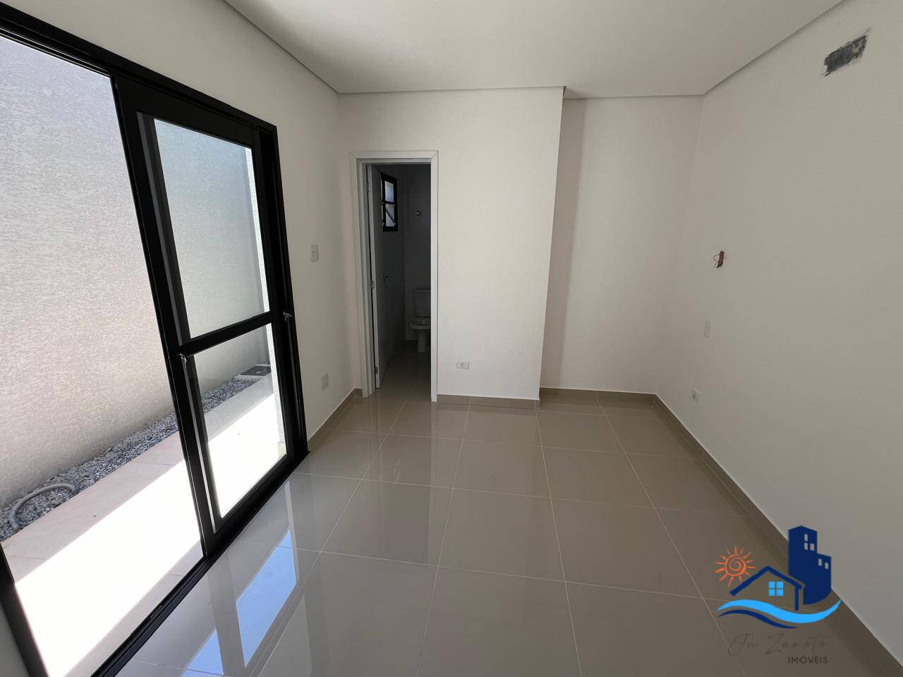 Casa à venda com 3 quartos, 78m² - Foto 2