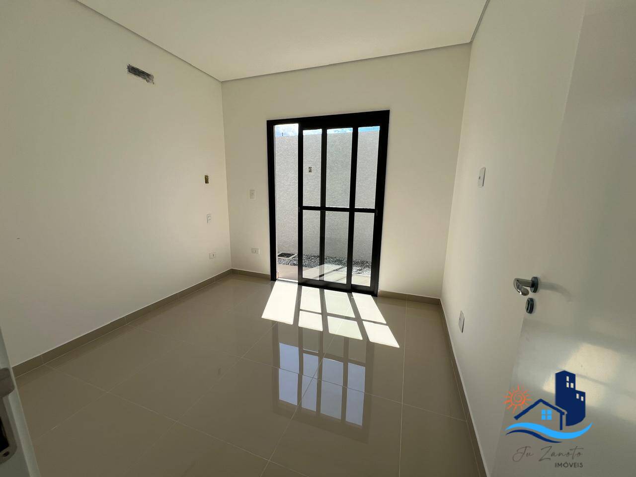 Casa à venda com 3 quartos, 78m² - Foto 4