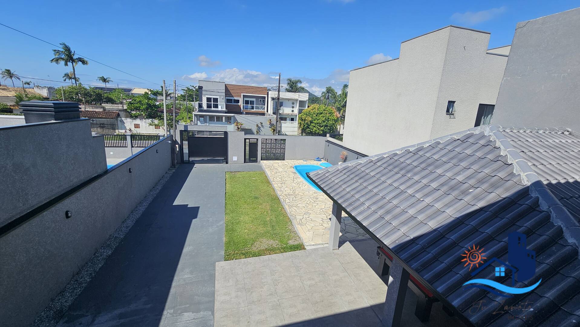 Casa à venda com 4 quartos, 208m² - Foto 1